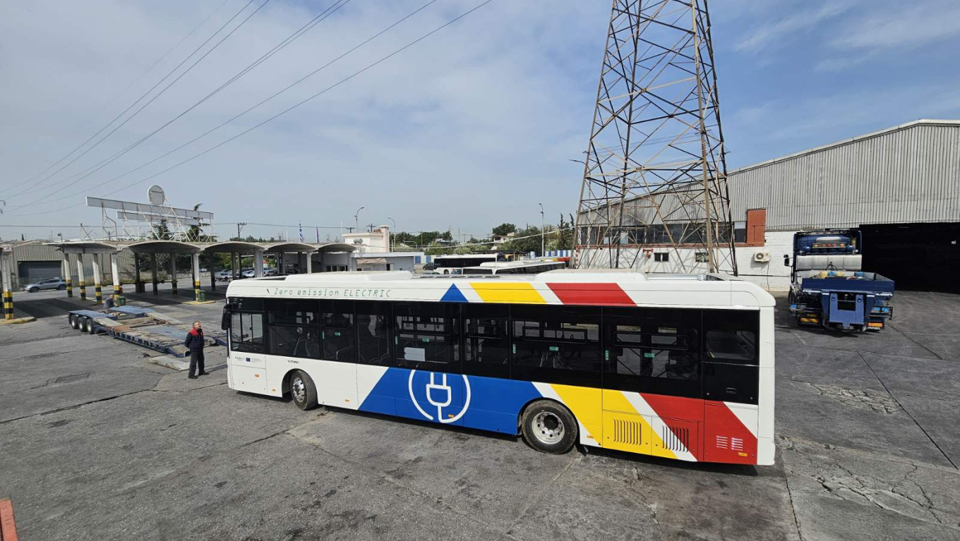 Θεσσαλονίκη: Έφτασε στη Σταυρούπολη το πρώτο ηλεκτρικό λεωφορείο του ΟΑΣΘ