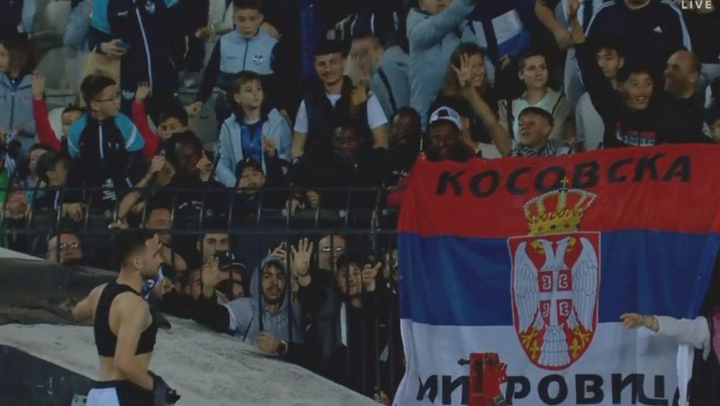 Ο Ζίβκοβιτς έδωσε τη φανέλα του σε παιδιά από τη Σερβία