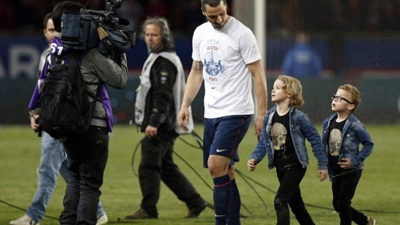 Μάθε... μπαλίτσα από τον καλύτερο κι ας είναι πατέρας σου! (video)