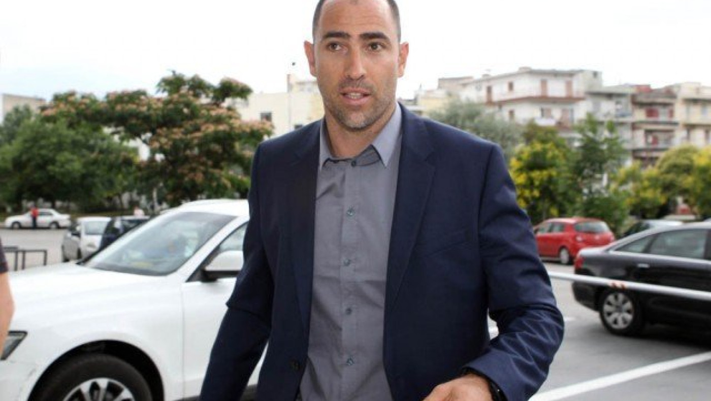 Αυτός δεν μπορεί να «στήσει» ούτε  φιλικό παιχνίδι