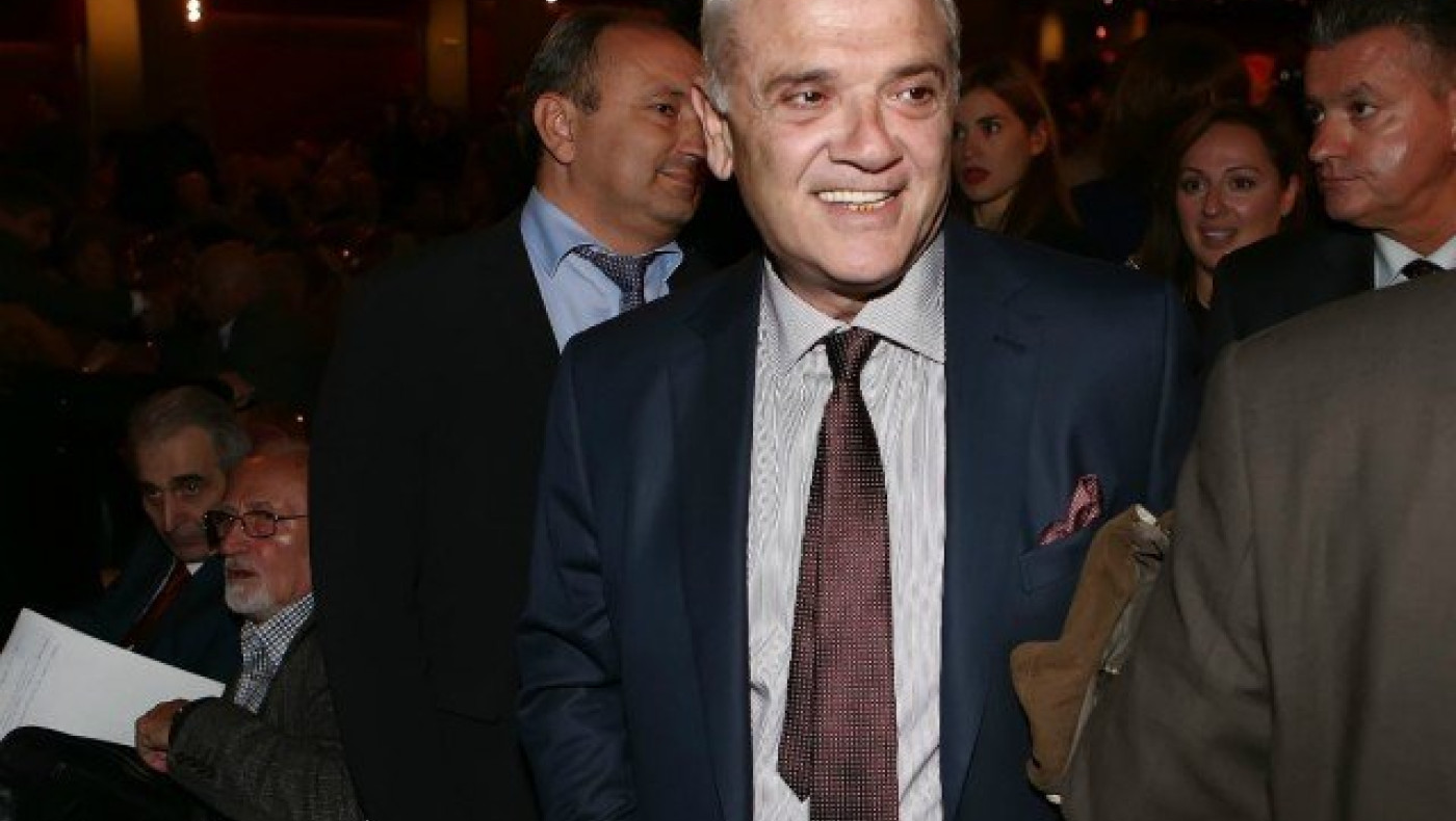 Τελικά, πριν σφυρίξει για να... φύγουν τα τρένα, ξαναδιαιτητεύει!