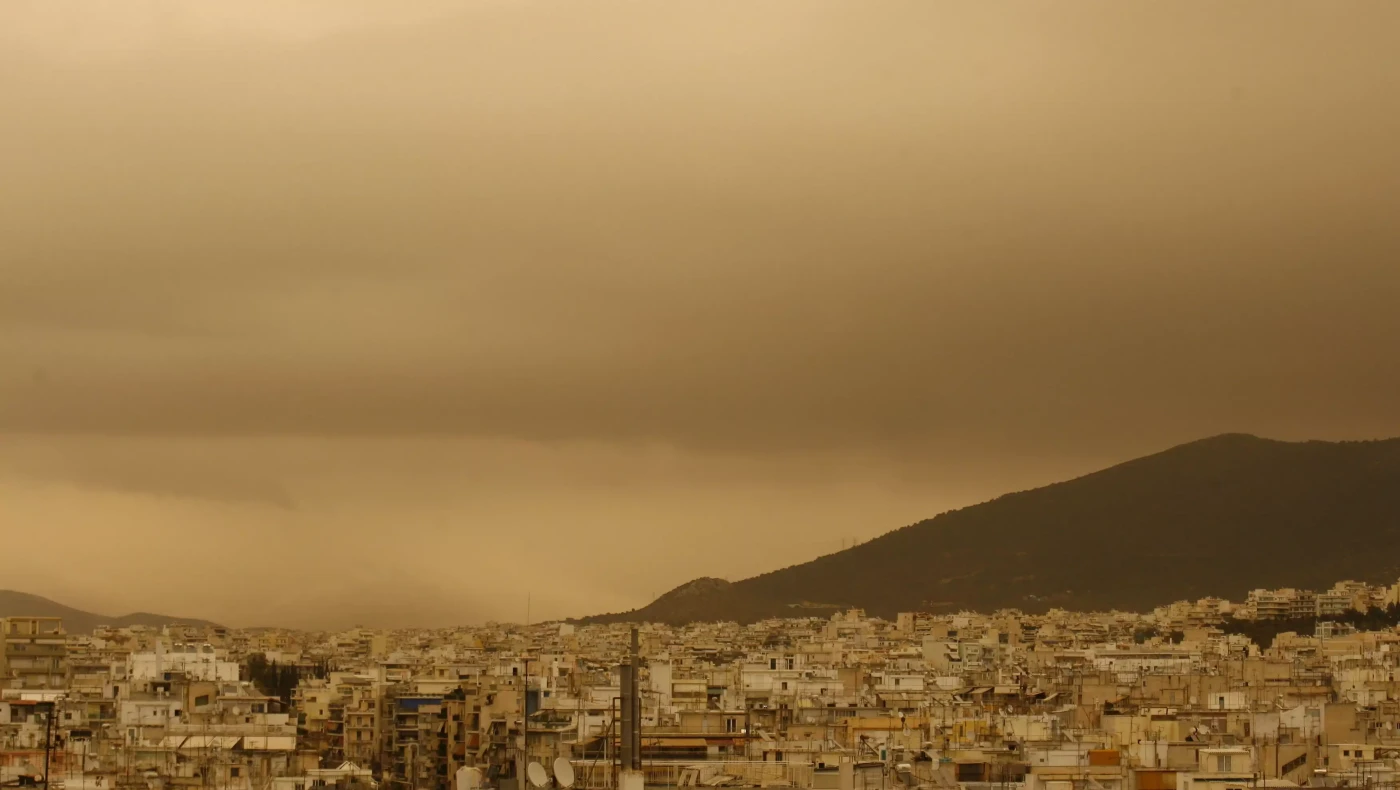 Προ των πυλών νέο κύμα αφρικανικής σκόνης – Πότε θα «επισκεφθεί» την Ελλάδα
