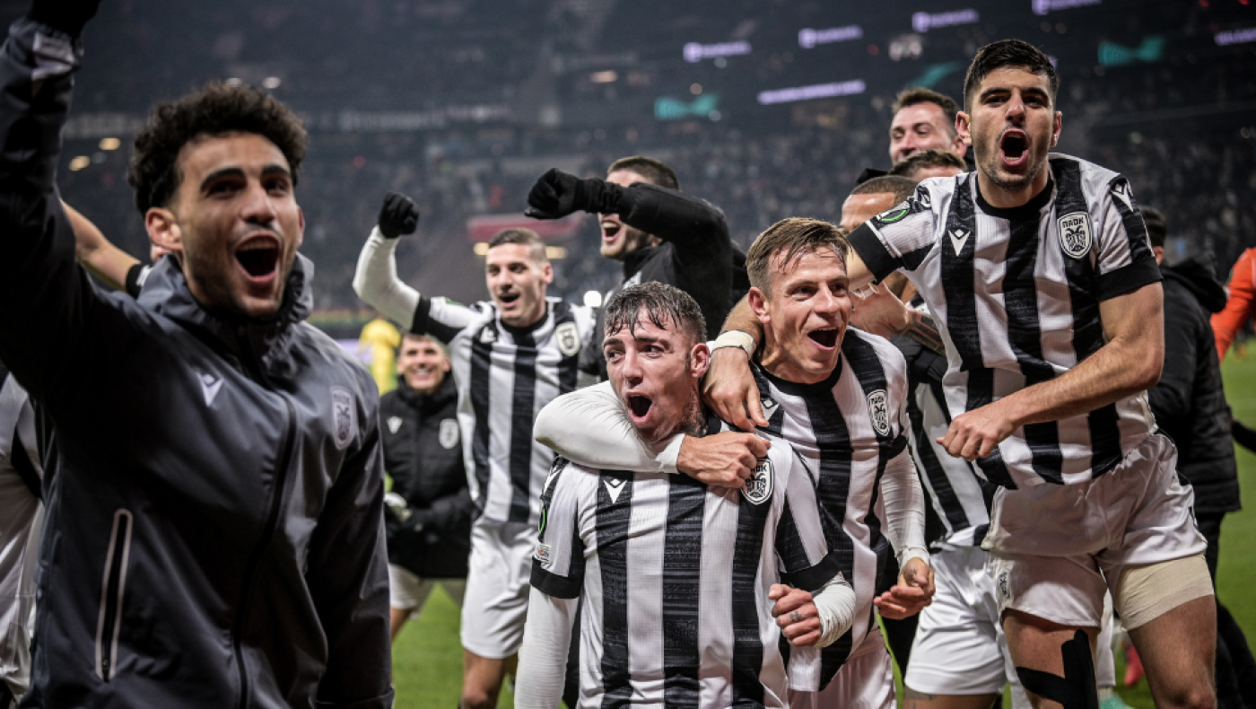 Με τη – βουτηγμένη στο μελάνι της ψυχής του -  γραφίδα ανά χείρας!