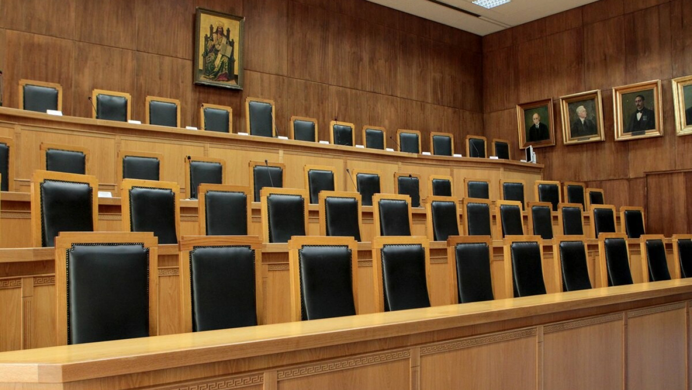 Ένωση Άθεων: Τι λέει το Υπουργείο για το αίτημα να κατεβούν οι εικόνες από τα δικαστήρια