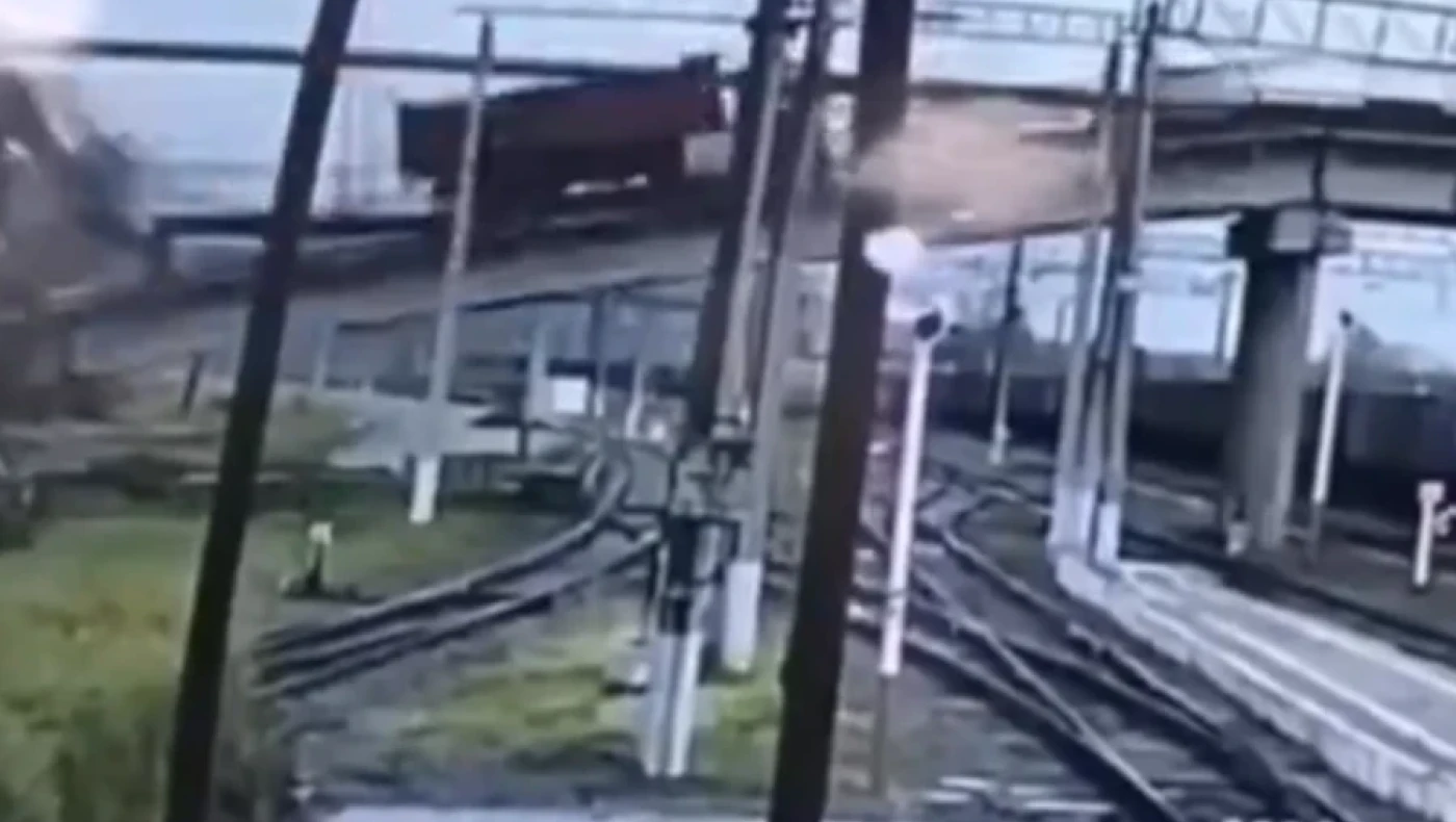 Ρωσία-Σμολένσκ: Γέφυρα καταρρέει τη στιγμή που περνά φορτηγό!