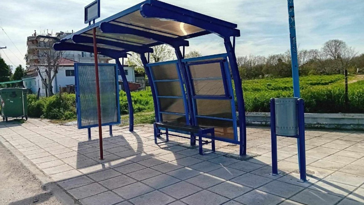 Δήμος Λαγκαδά: 14 νέα στέγαστρα τοποθετούνται σε στάσεις των λεωφορείων του ΟΑΣΘ