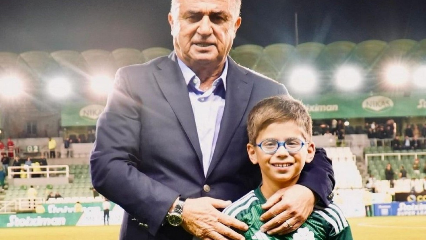 Ντυμένος στα πράσινα ο εγγονός του Τερίμ!