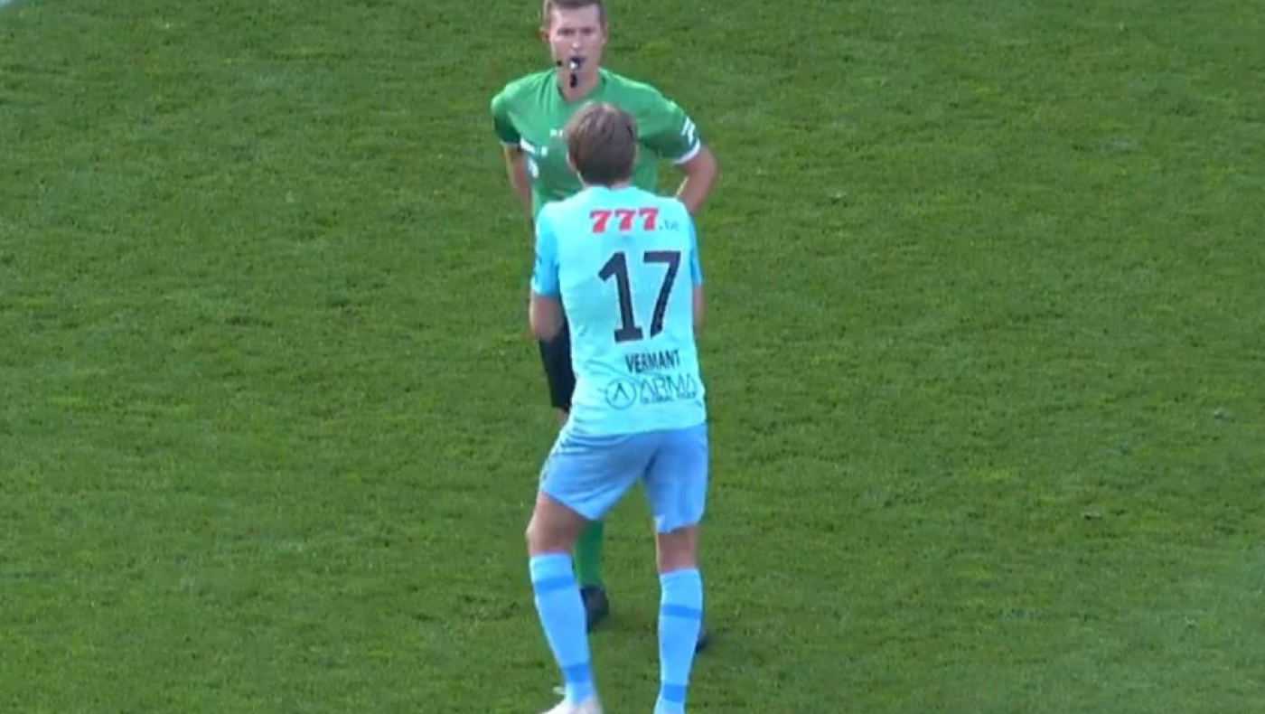 Παίκτης της Βέστερλο πήρε δεύτερη κίτρινη σε...4 δευτερόλεπτα- Με αυτή τη κίνηση άφησε την ομάδα του με 10