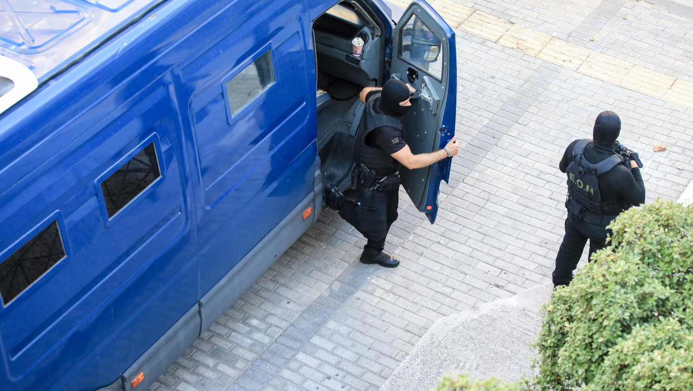 Έμεινε… στην ανηφόρα η κλούβα που μετέφερε τον Αλκέτ Ριζάι