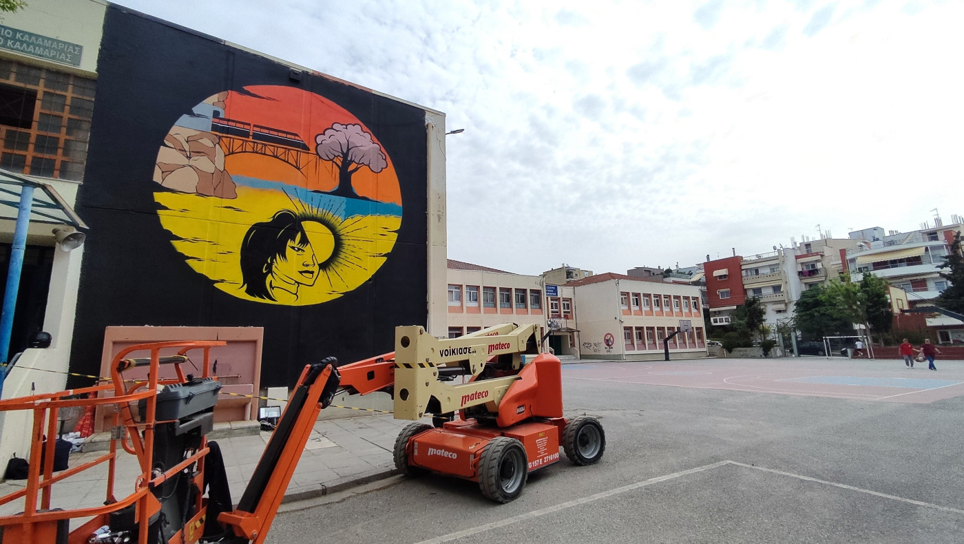 Θεσσαλονίκη: Συγκινητικό γκράφιτι στο 6ο ΓΕΛ Καλαμαριάς για τα Τέμπη
