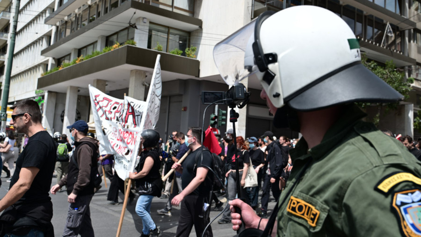 Απεργία 17ης Απριλίου: Άντρες των ΜΑΤ επέβλεπαν την πορεία με κάμερες