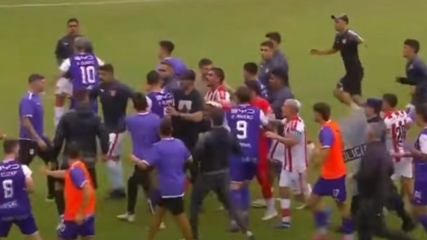 Ουρουγουάη: Τρομερό ξύλο και εννέα αποβολές στο Ντεφενσόρ Σπόρτινγκ - Ρίβερ Πλέιτ