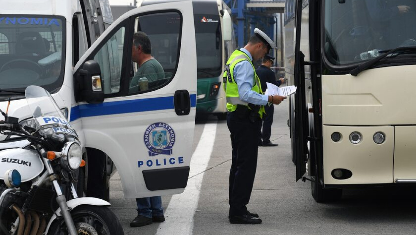 Πύργος: Αστυνομικοί συνέλαβαν διαρρήκτη μέσα σε λεωφορείο των ΚΤΕΛ (vid)