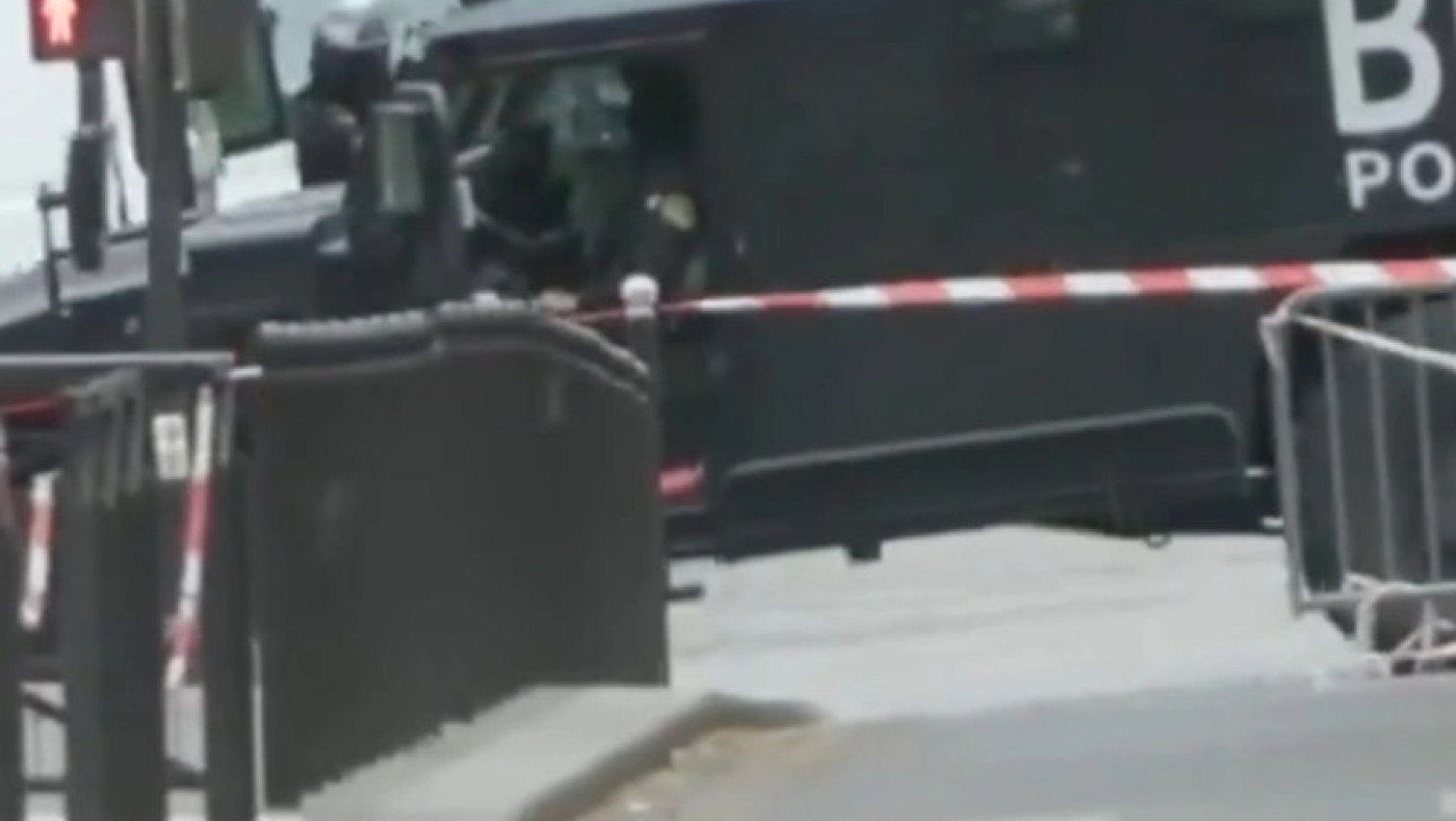 Παρίσι: Απειλεί να ανατιναχθεί έξω από την πρεσβεία του Ιράν