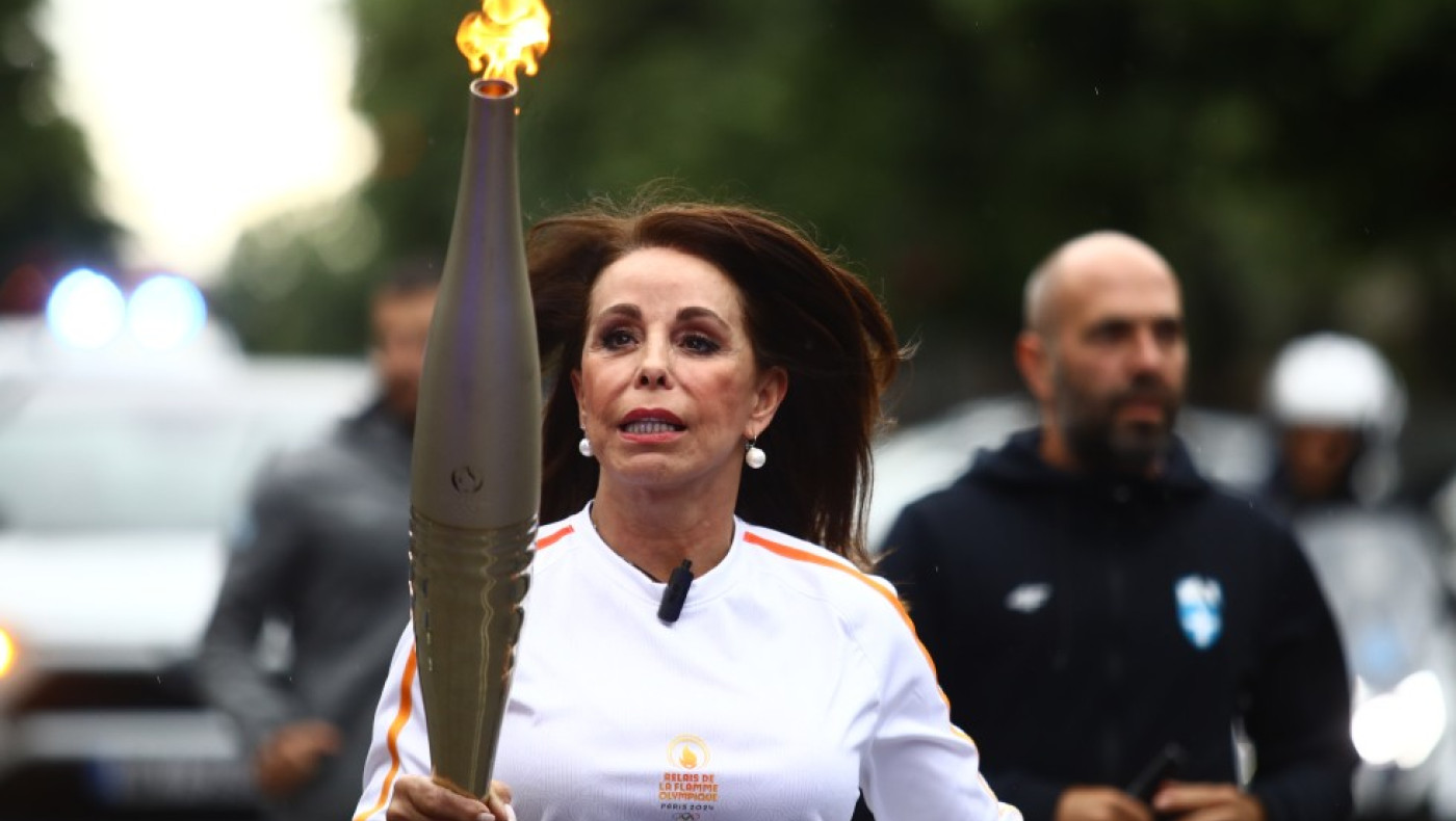 Θεσσαλονίκη: Υπό βροχή η υποδοχή της ολυμπιακής φλόγας στο Ολυμπιακό Μουσείο