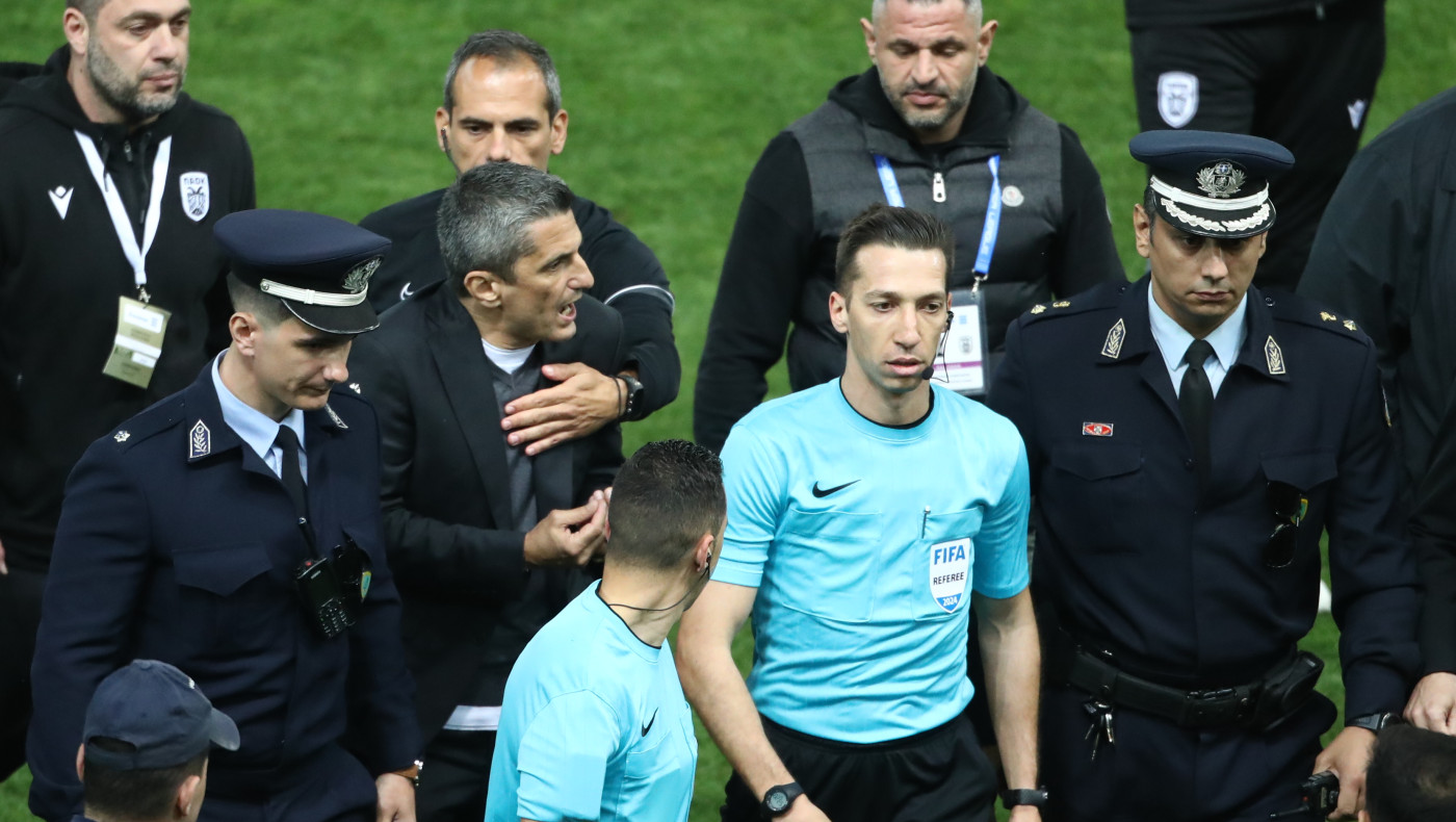 Λουτσέσκου: «Είναι ντροπή αυτή η διαιτησία - Δεν είναι δυνατόν να δοθεί τέτοιο πέναλτι, το δεύτερο γκολ έρχεται από φάουλ στον Σάστρε»