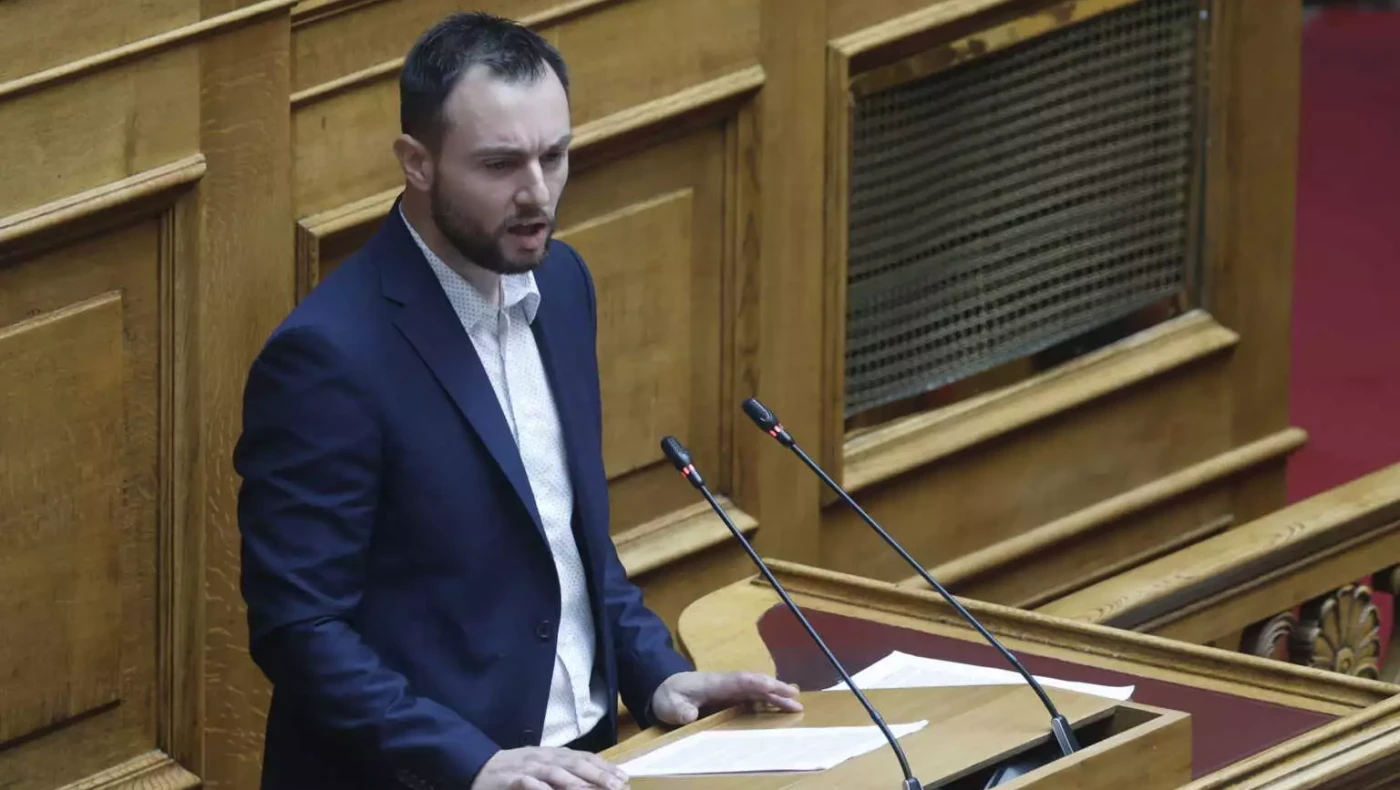 Κωνσταντίνος Φλώρος: Ποιος είναι ο βουλευτής που έριξε μπουνιές μέσα στη Βουλή