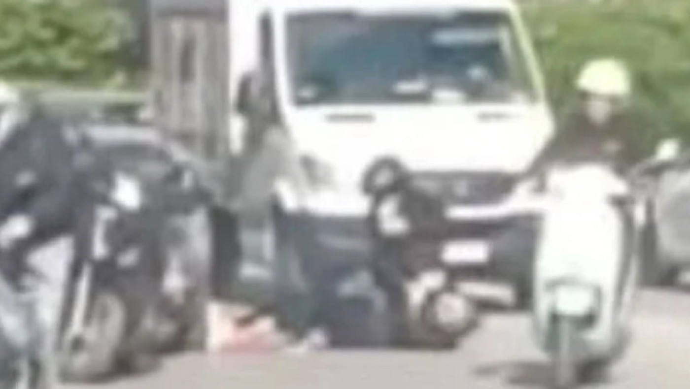 Χάος στη Θεσσαλονίκη: Αδιανόητο ξύλο μεταξύ οδηγών (video)