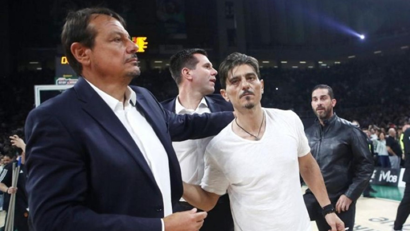 Έξαλλος ο Αταμάν: «Ποιος είναι αυτός; Τι κάνεις στα αποδυτήριά μας;»