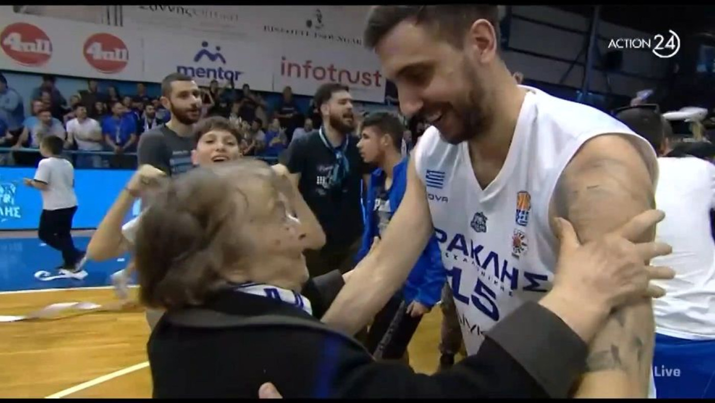 Ηρακλής: Ατελείωτο πάρτι στο «Ιβανώφειο» - Πρώτη στους πανηγυρισμούς η κυρία Χάιδω!