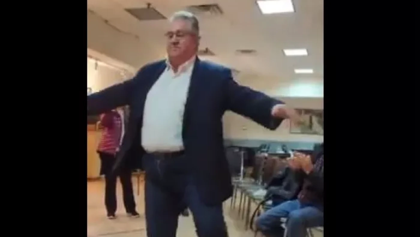 Το ζεϊμπέκικο του Δημήτρη Κουτσούμπα στη Νέα Υόρκη