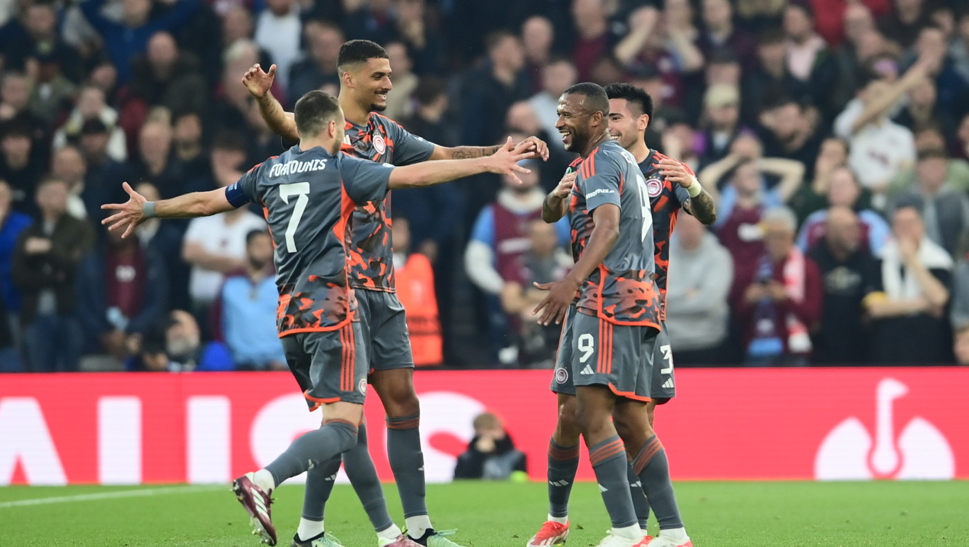 «Πάγωσε» το Βίλα Παρκ ο Ολυμπιακός, δύο γκολ από Ελ Κααμπί