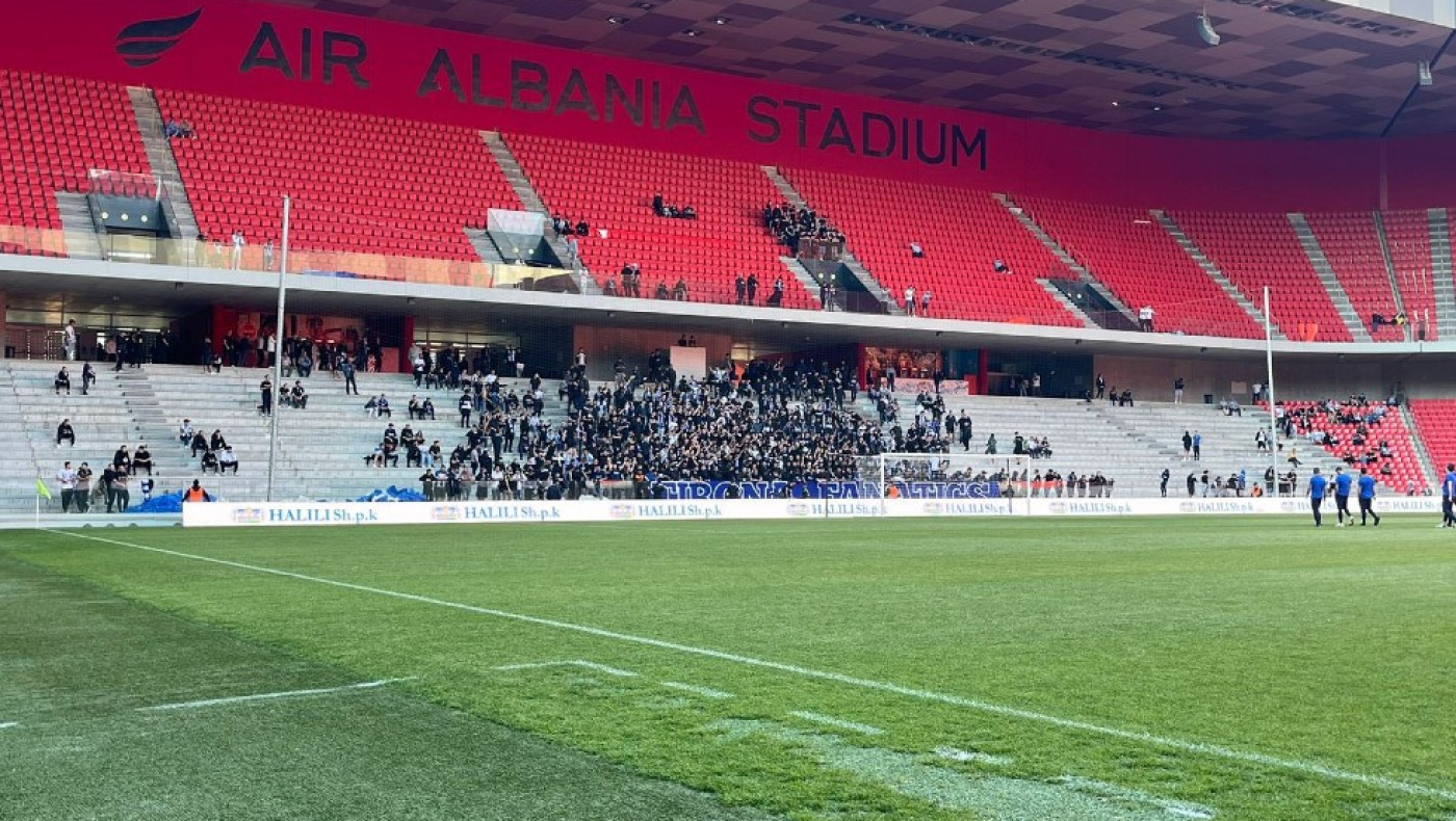 Αλβανία: Προνόησαν και... ξήλωσαν τα καθίσματα στα πέταλα