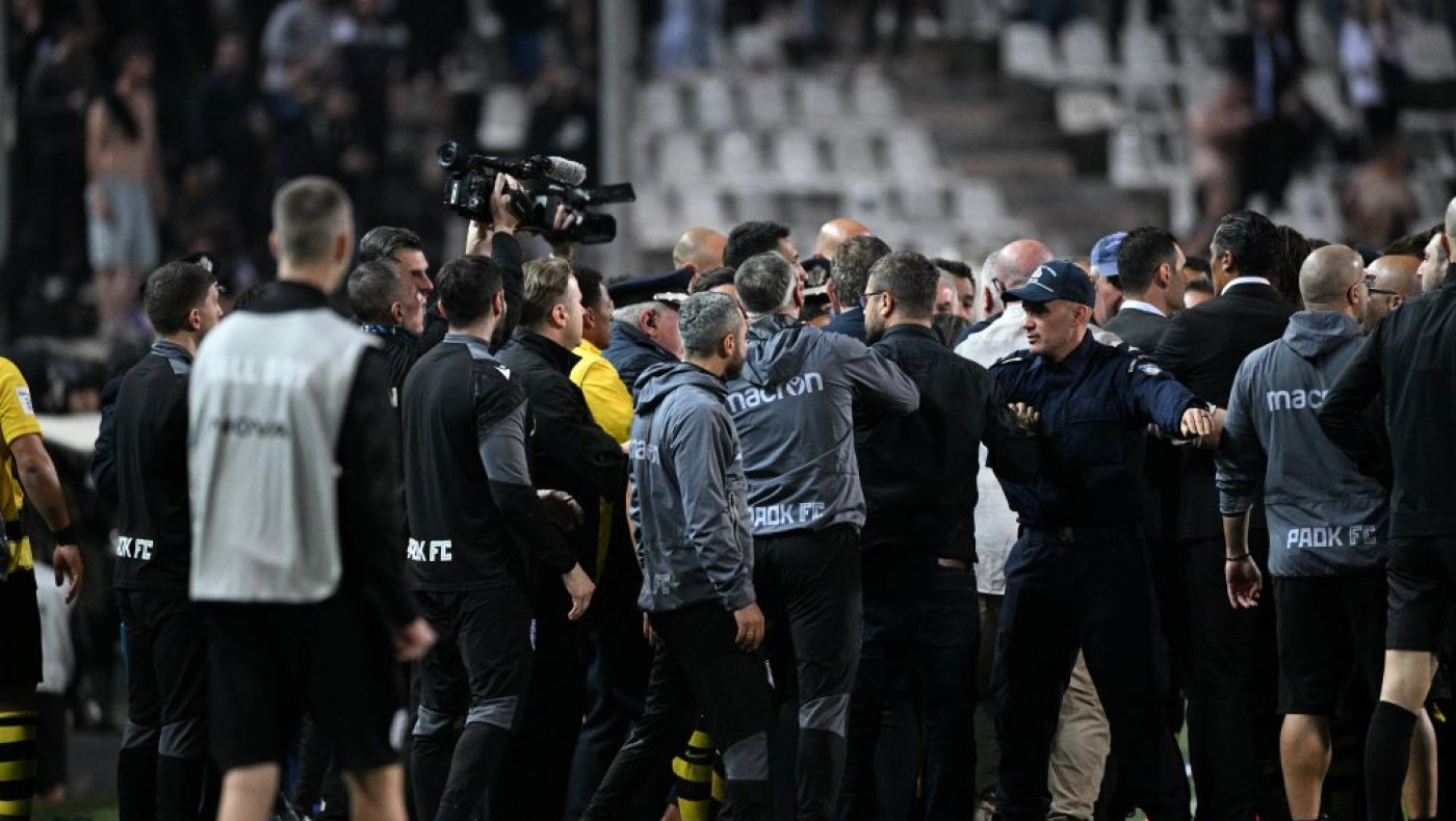 Μόνο χρηματικό πρόστιμο σε Αλμέιδα (!), η τιμωρία του ΠΑΟΚ για το πανό