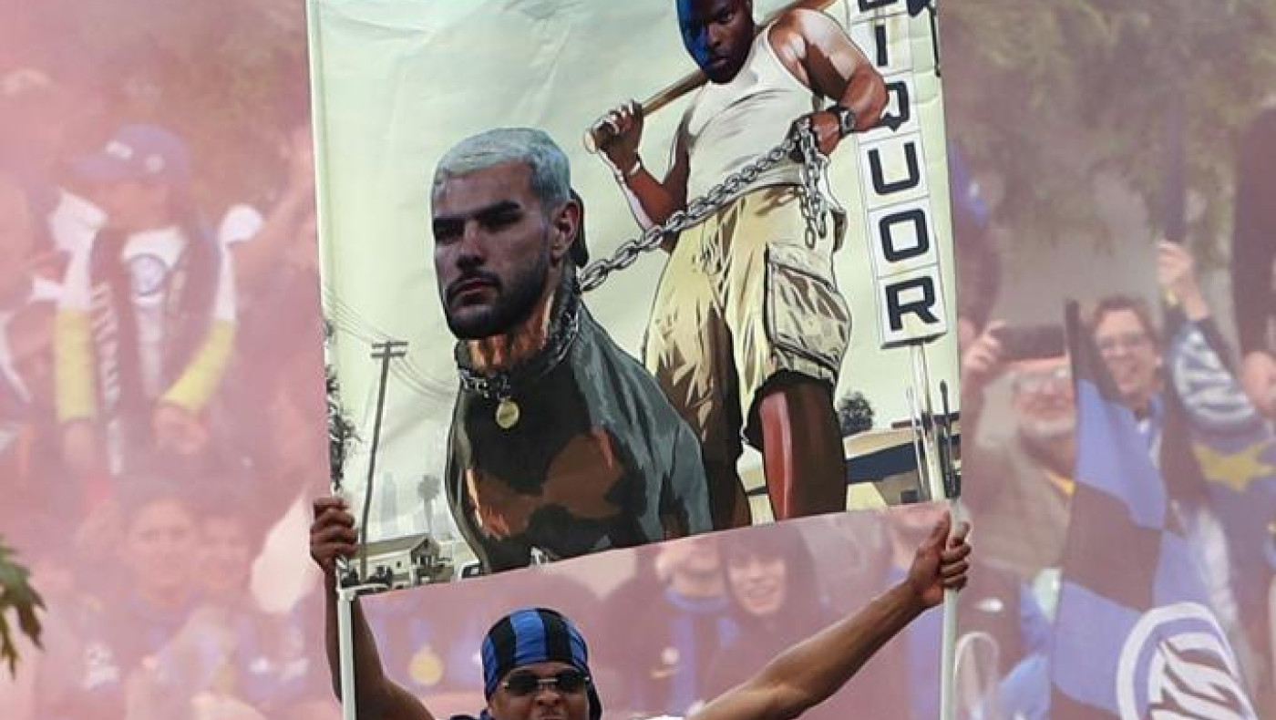 Απολογήθηκε ο Ντάμφρις για το πανό με τον... σκύλο Ερναντές