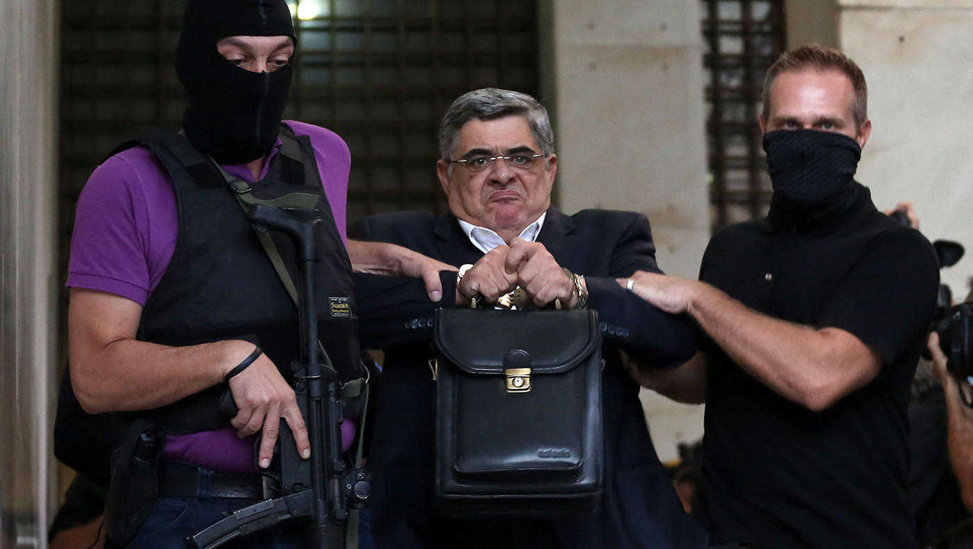 «Προκλητική η αποφυλάκιση Μιχαλολιάκου» λένε τα κόμματα της αντιπολίτευσης