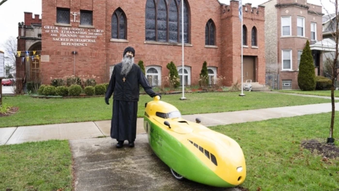 ΗΠΑ-Πατέρας Εφραίμ: Ο Ορθόδοξος ιερέας με το... ανορθόδοξο όχημα (vid)