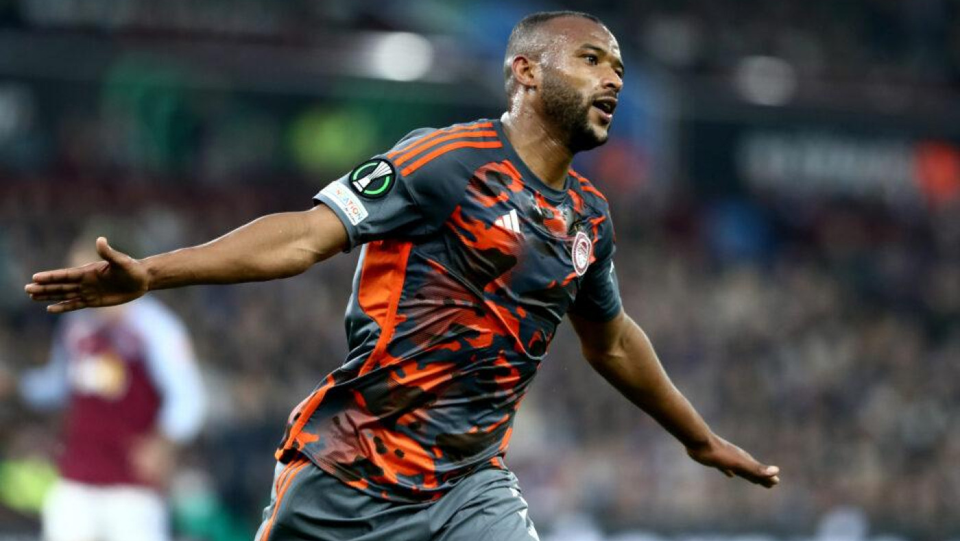 Σε «κλειστό κλαμπ» μπήκε ο Ελ Κααμπί με το χατ-τρικ στο «Βίλα Παρκ»