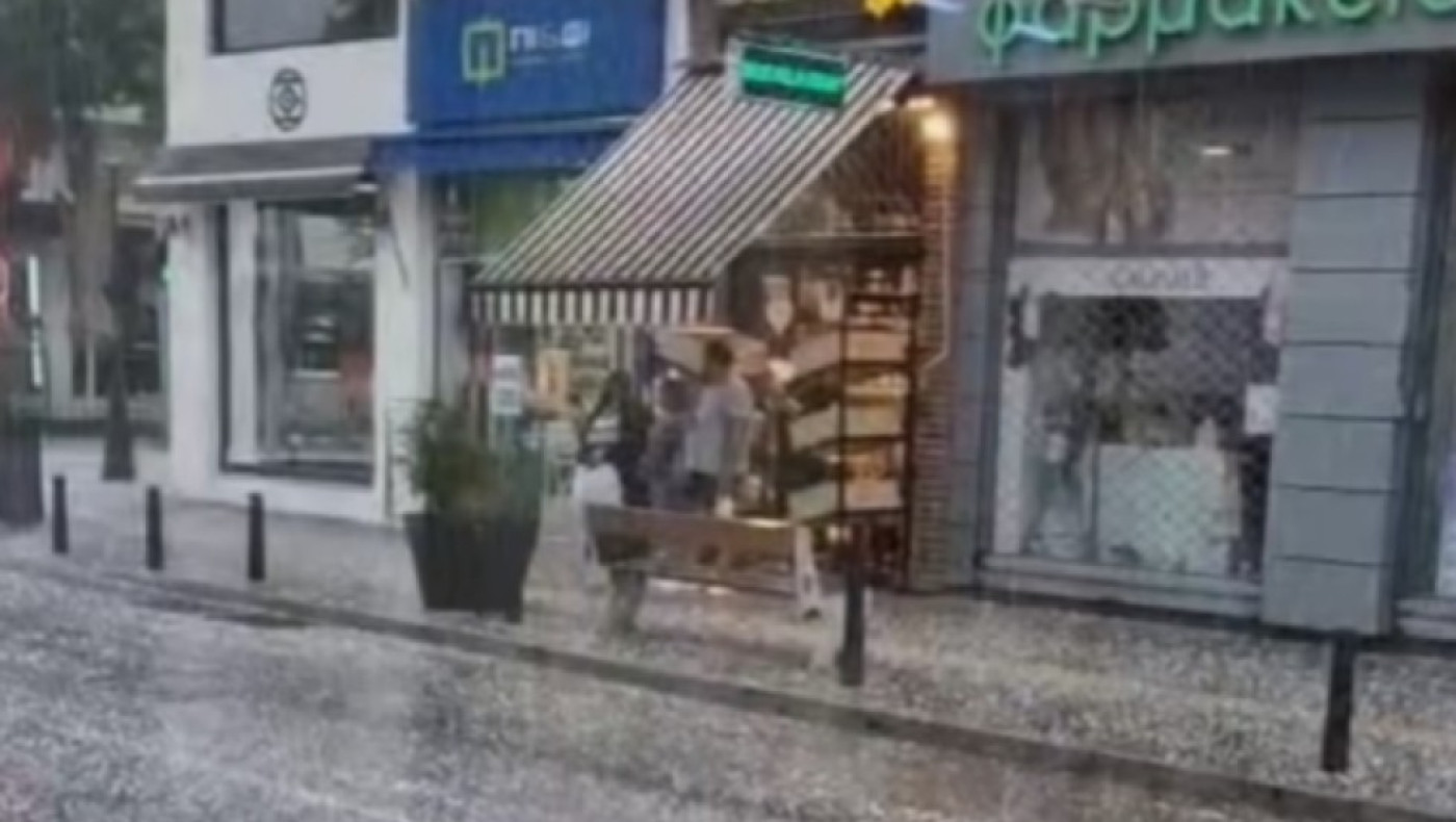 Στα λευκά οι δρόμοι της Ξάνθης και της Ροδόπης από το χαλάζι