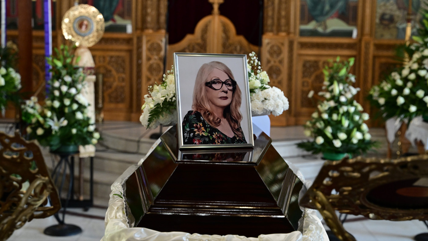Άννα Παναγιωτοπούλου: Συντετριμμένοι στο τελευταίο «αντίο» συγγενείς και φίλοι της ηθοποιού