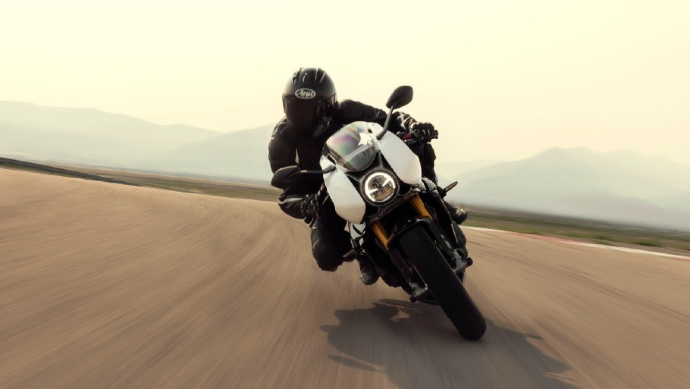 Οχι στα διαφορετικά όρια ταχύτητας για μοτοσικλέτες