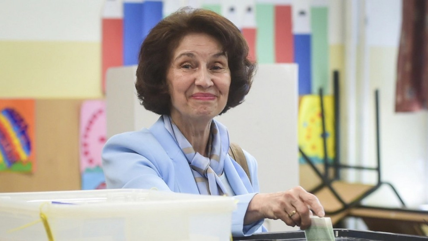 Σκόπια: Μεγάλη νίκη με 67,5% της υποψήφιας του VMRO Σιλιάνοφσκα δίνουν τα πρώτα αποτελέσματα