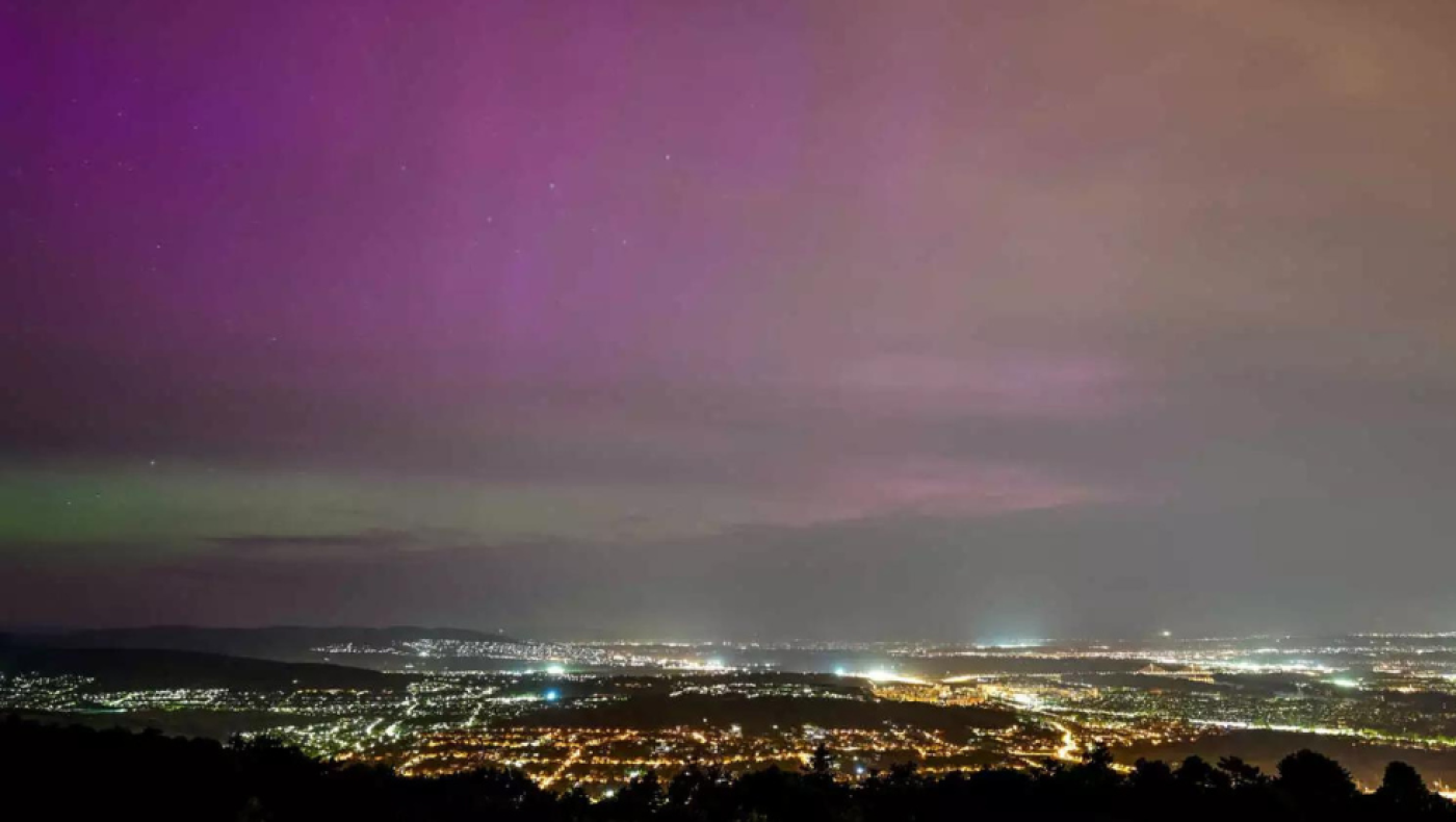 Σπάνιες εικόνες με το Βόρειο Σέλας την ώρα που γεωμαγνητική καταιγίδα «χτυπά» τη Γη