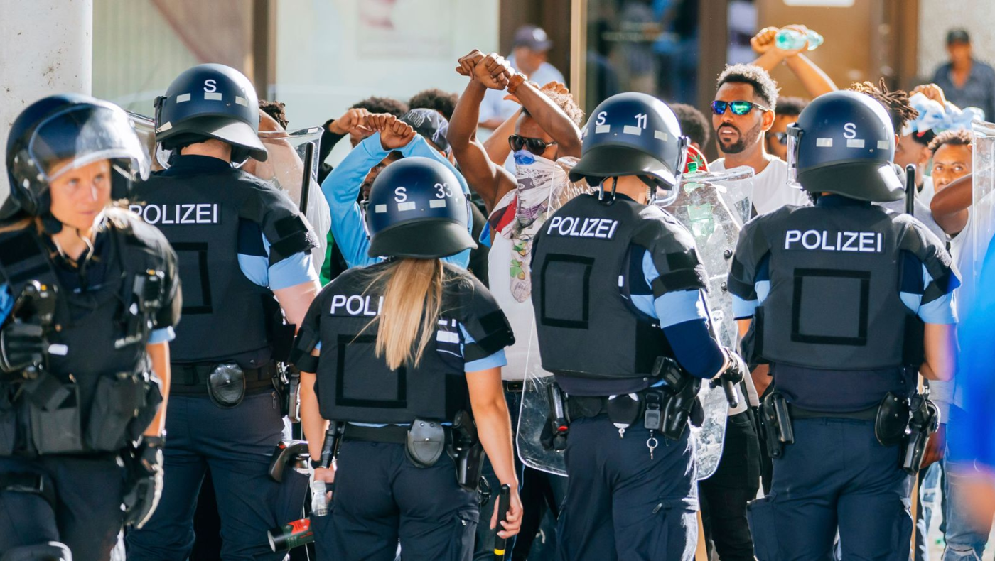 Γερμανία: Γιατί οι πολιτικοί της χώρας έρχονται αντιμέτωποι με την αυξανόμενη βία