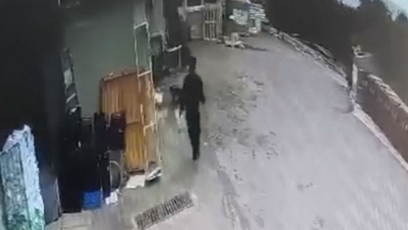 Βραυρώνα: Το χρονικό της φρίκης με το νεκρό βρέφος - «Ήταν κλεισμένη για 3 ώρες...» (vid)