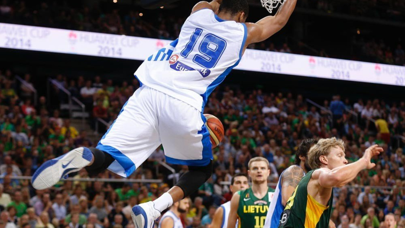 Με έξι γκαρντ… και γεμάτη ρακέτα