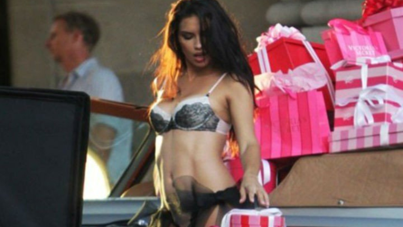 Λυπήσου μας ρε Αντριάνα!!! (pics)