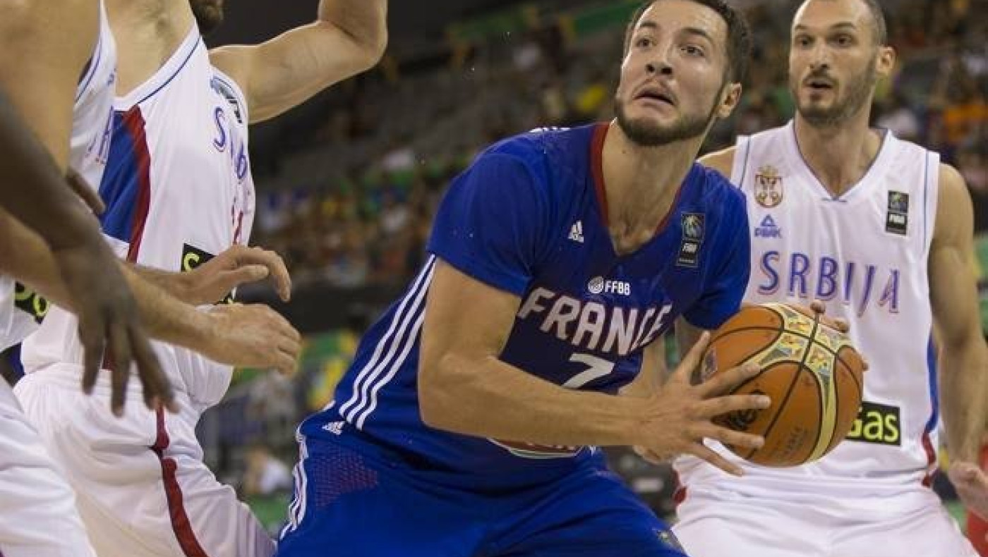 Στο νήμα η Γαλλία