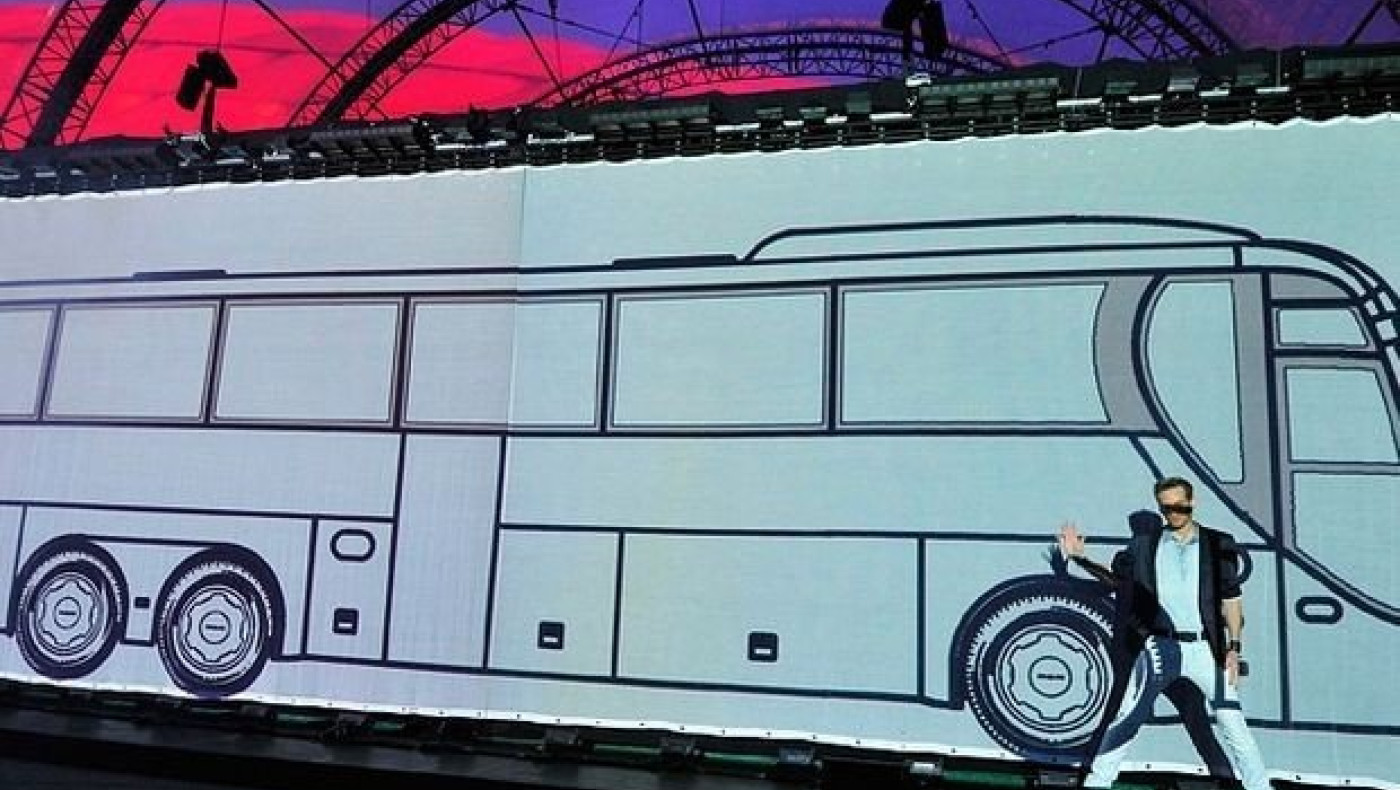 Φαντασμαγορική παρουσίαση του πούλμαν της ομάδας (video)