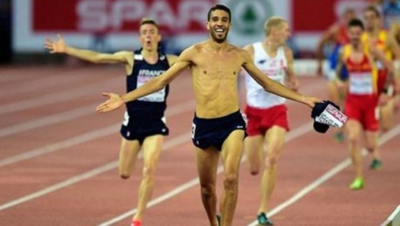 Απίστευτο! Έχασε το χρυσό γιατί έβγαλε τη φανέλα του (VIDEO)