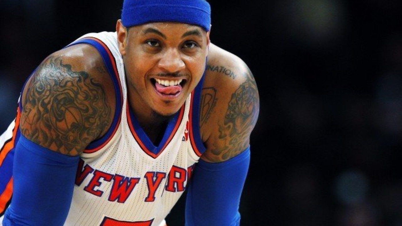 «Εισέβαλε» στο παρκέ για να αγκαλιάσει το είδωλό του (video)