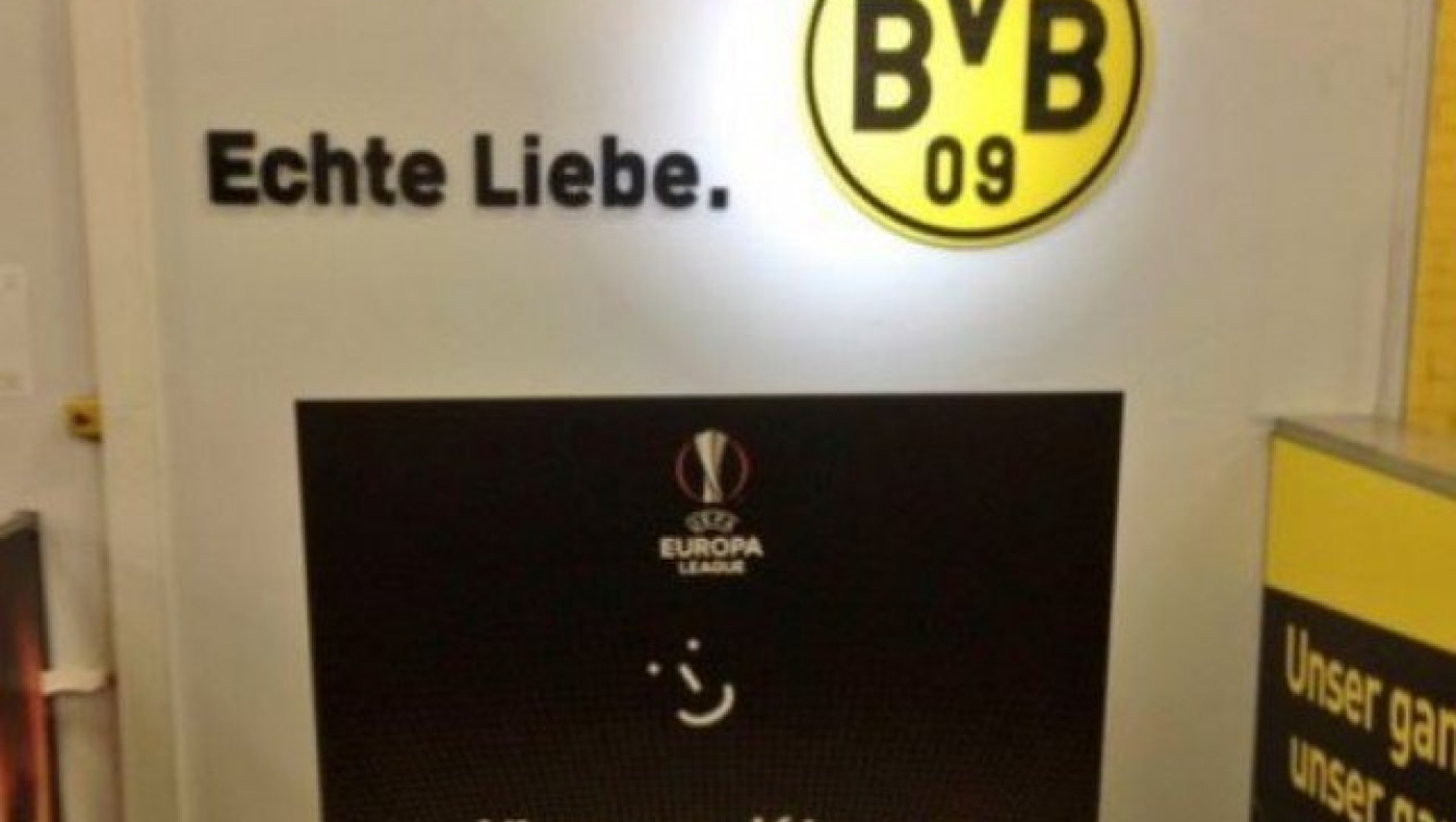 Η υποδοχή-τρολάρισμα της Ντόρτμουντ στον Γιούργκεν Κλοπ! (pic)