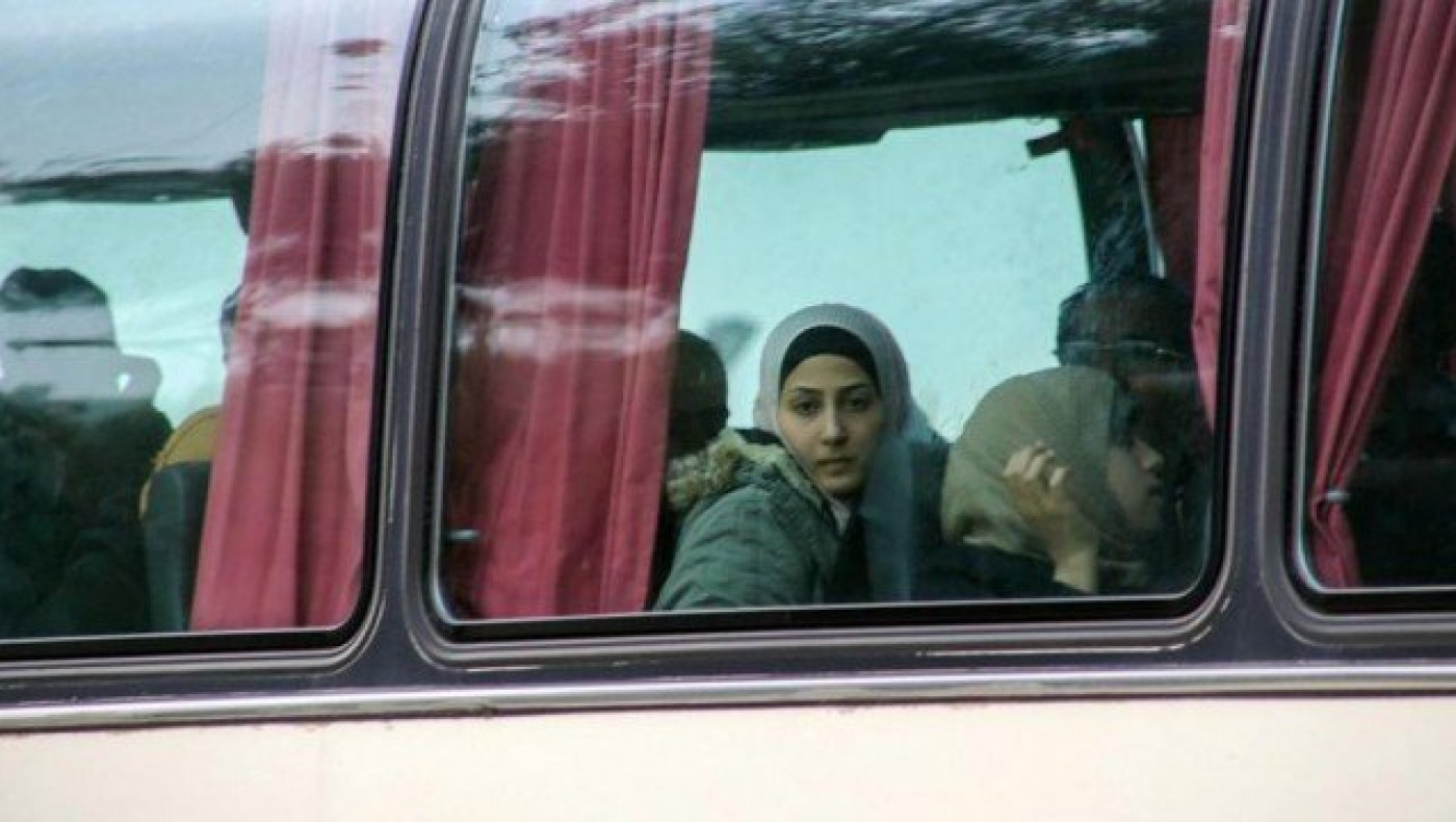 Εικόνες ντροπής στη Βέροια κατά την άφιξη προσφύγων και μεταναστών