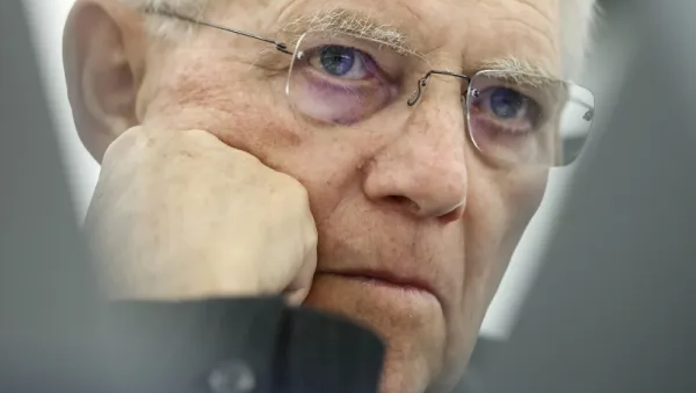 Γερμανία: Έσκαψαν τρύπα 1,2 μέτρων στον τάφο του Σόιμπλε