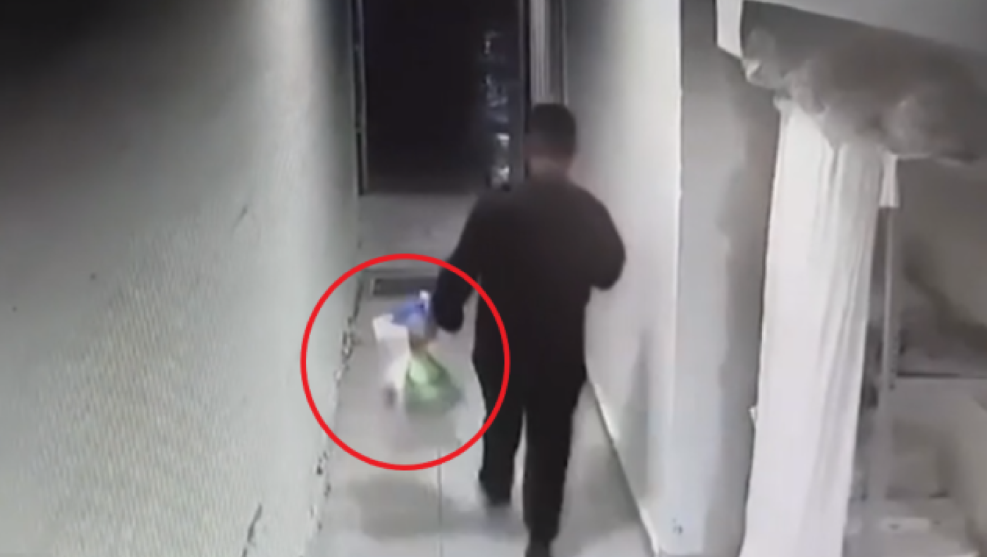 Βραυρώνα: Ζωντανό γεννήθηκε το βρέφος που πέταξαν οι γονείς του στα σκουπίδια