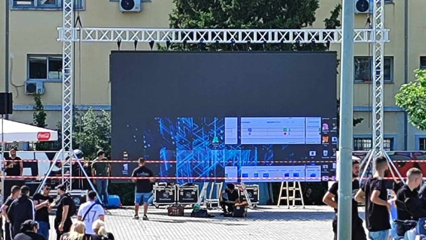 ΠΑΟΚ: Στήθηκε η γιγαντοοθόνη στην Τούμπα